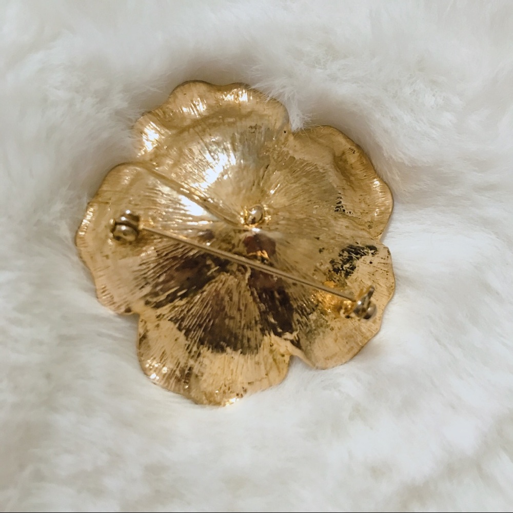 🏝Pretty Brooch - Picture 2 of 2